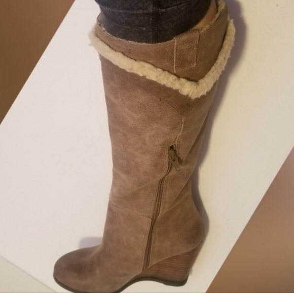 RARE Tall Fergie Shearling Lined Wedge Boots - Picture 8 of 11